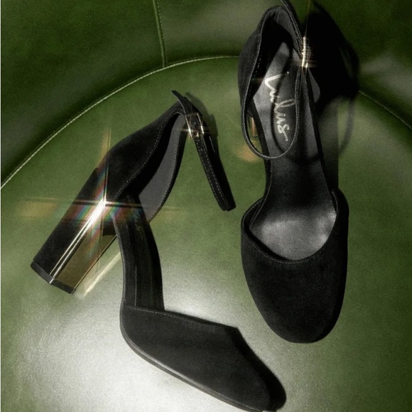 LULUS Laura Black & Gold Velvet Ankle Strap Chunky Heels Size 8.5 NEW - Picture 2 of 15